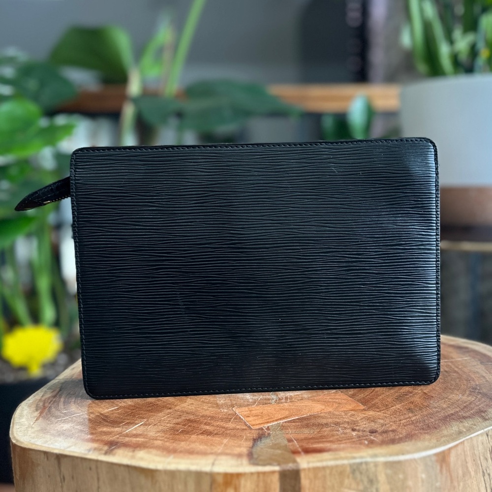 Authentic Louis Vuitton Epi Clutch Black SR0927 - Picture 5 of 13